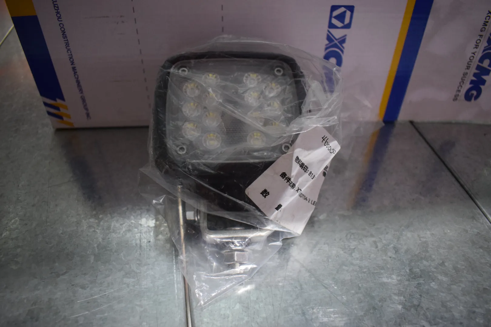 ЗАПАСНАЯ ЧАСТЬ СПЕЦТЕХНИКИ МАРКИ XCMG: РАБОЧИЕ ФОНАРИ XT04-FD2416DT04-2 LED